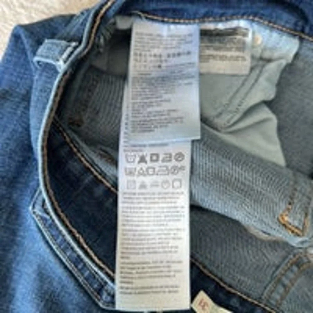 Levi Strauss Women’s Mid Rise Boyfriend Denim Medium Wash Jeans‎ Size 31